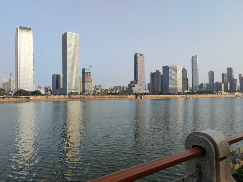 隔岸