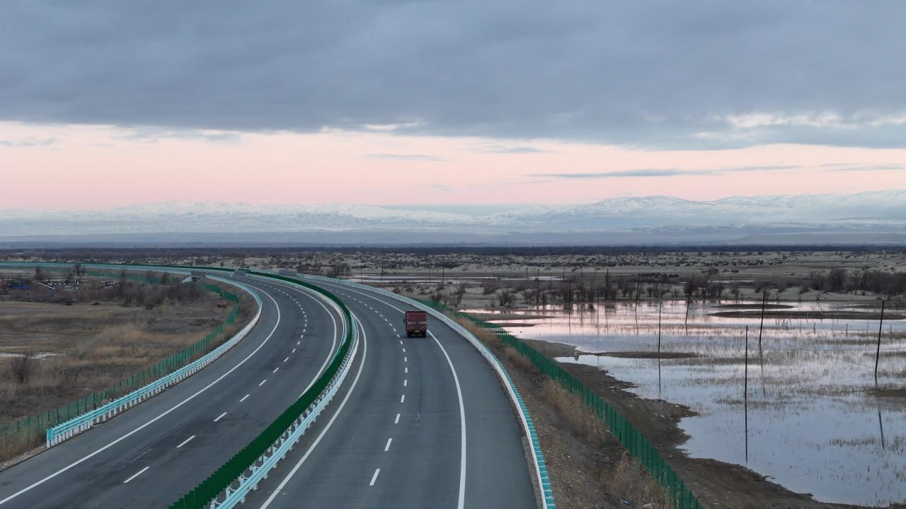 新疆S22高速公路 1