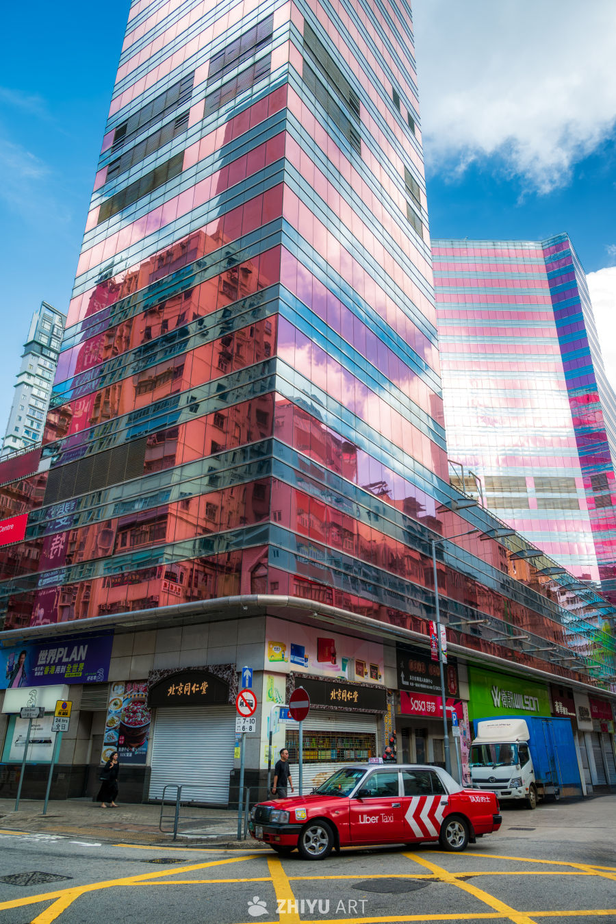 都市红的现代街景