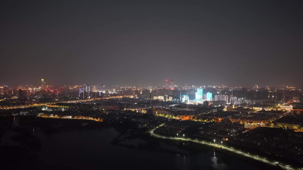 灯火辉煌的城市夜景
