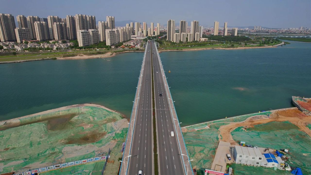 航拍厦门丙洲大桥景观