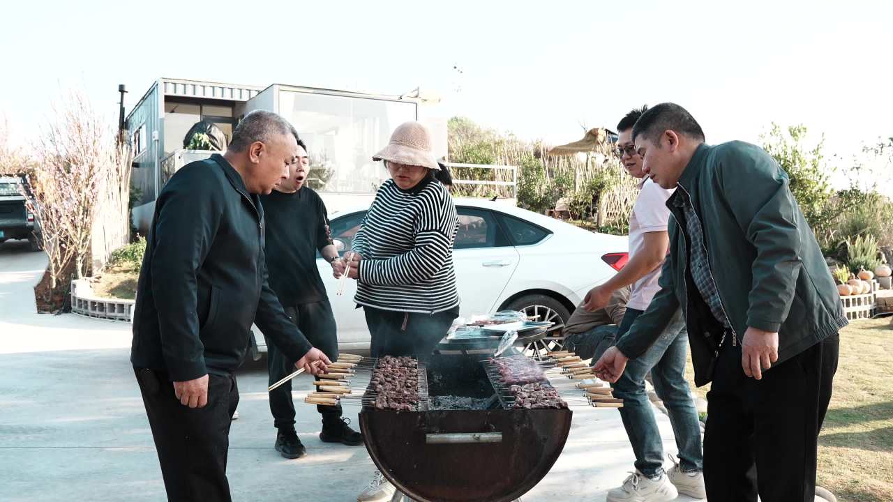 户外烧烤聚会