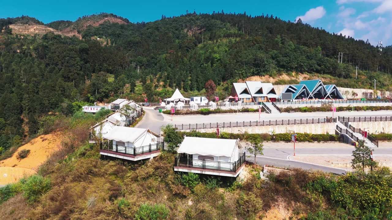 山间露营基地