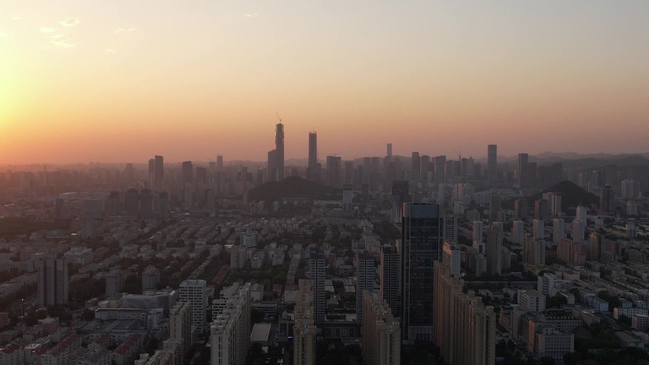 城市清晨迷雾高楼航拍 