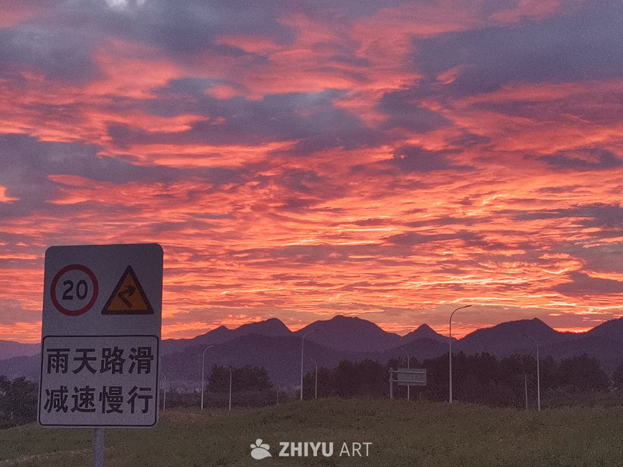晚霞陪我散步