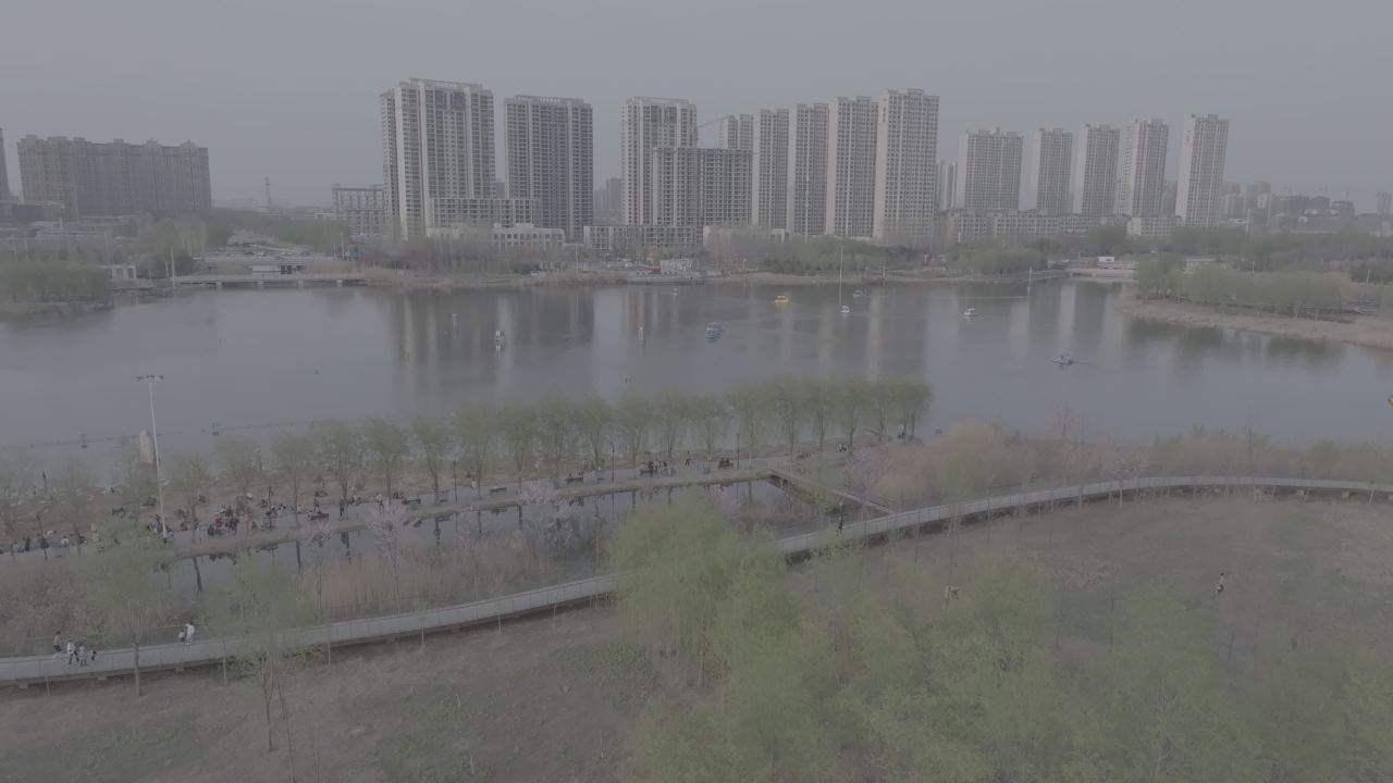 湖畔城市的悠闲时光