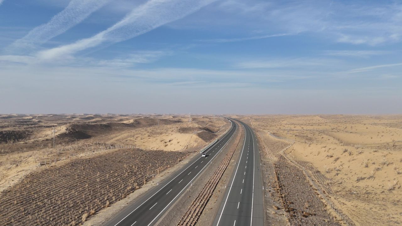 新疆S21沙漠公路 1