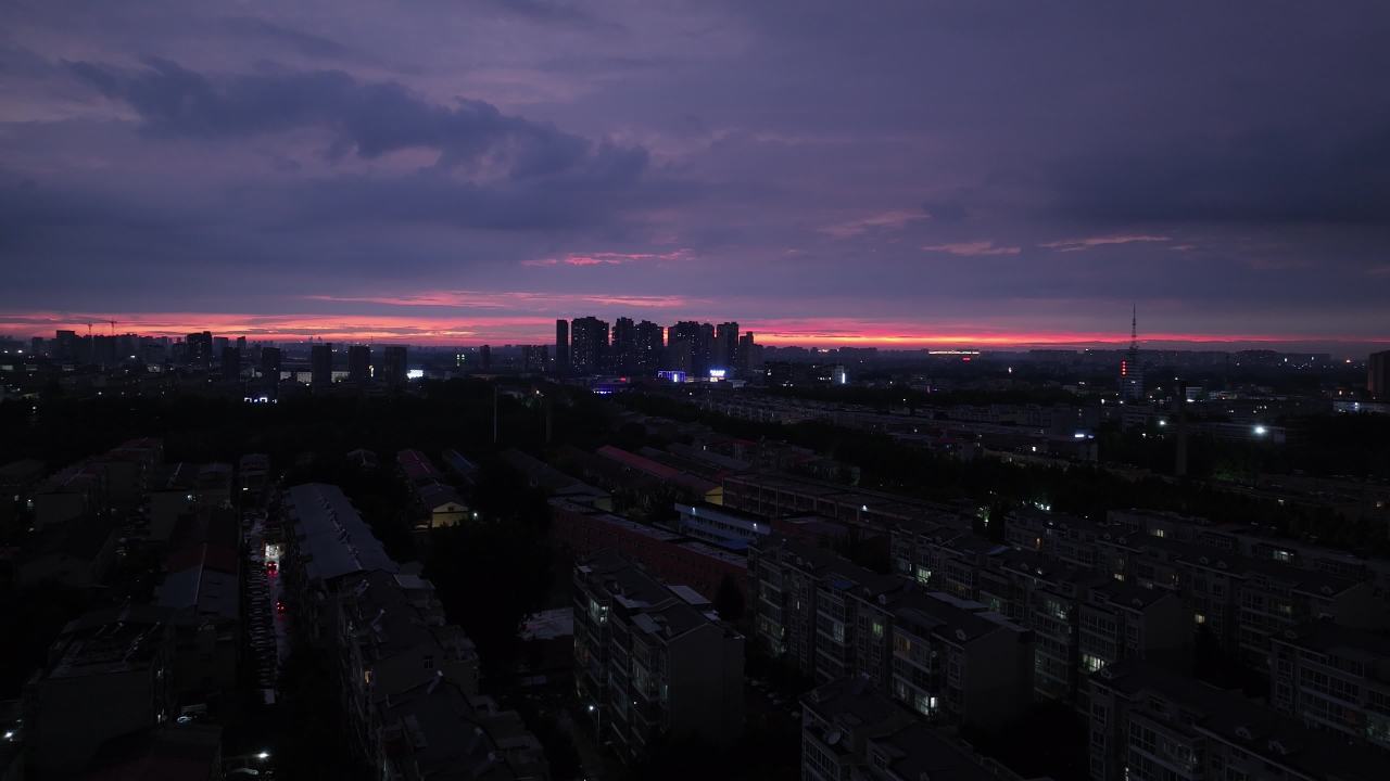 城市日落灯火辉煌