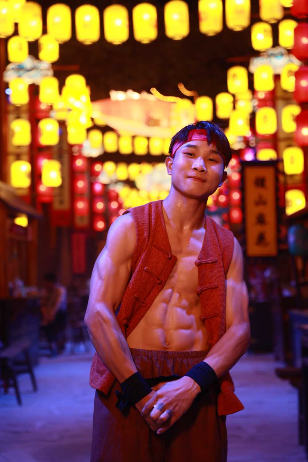 肌肉男演员