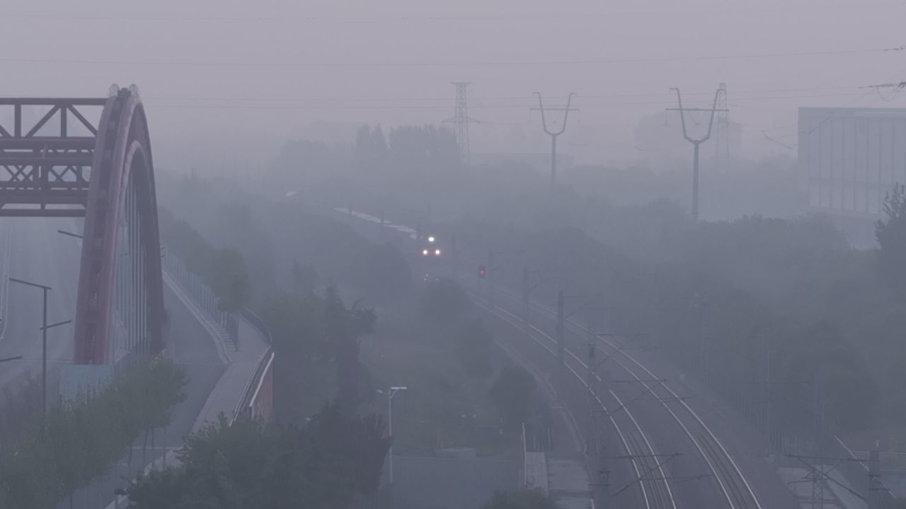 晨雾中的火车