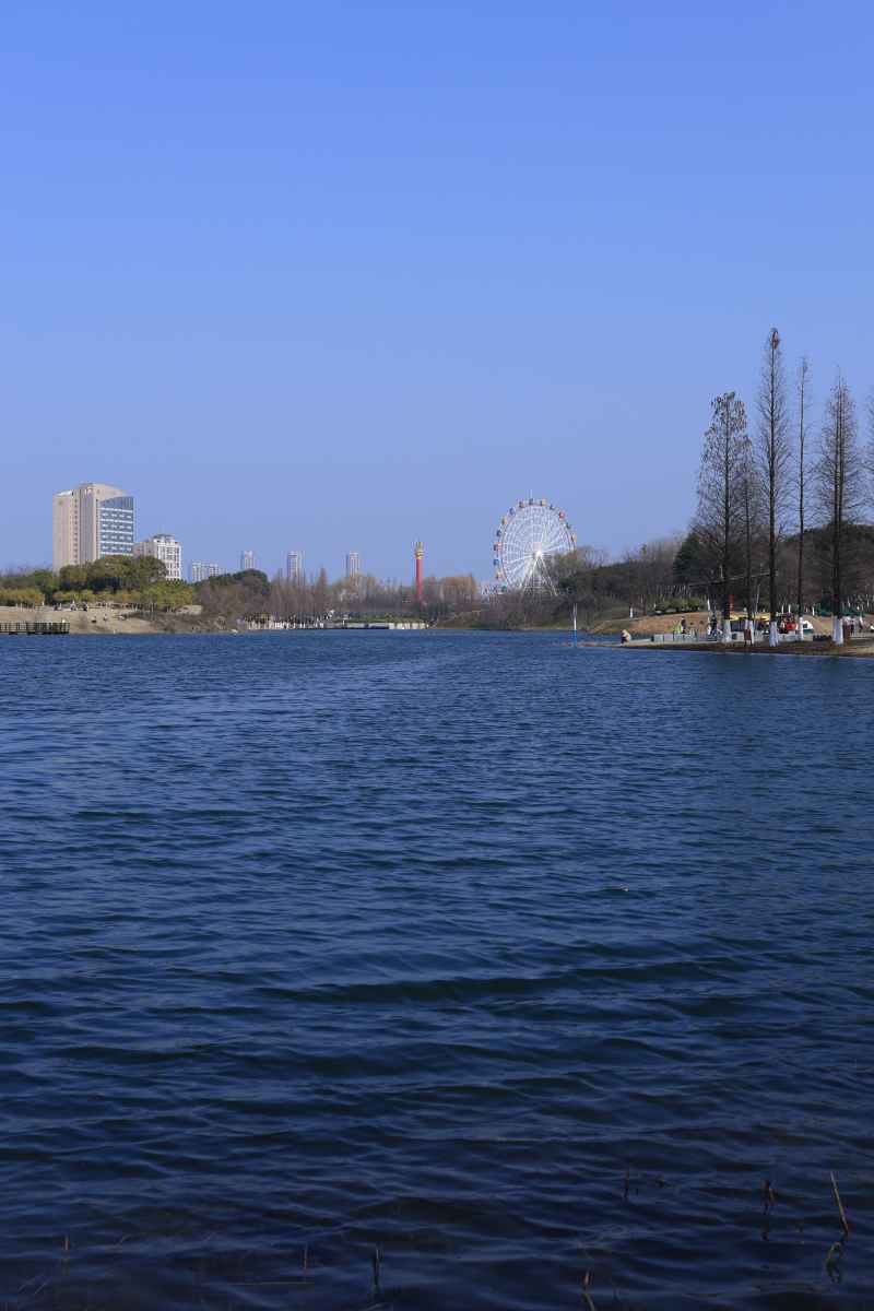 万里晴空，蓝湖蓝天