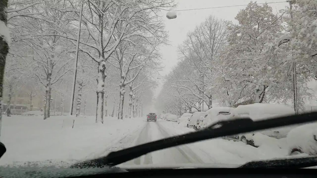 雪冬天汽车斯德哥尔摩
