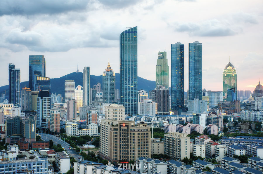 现代都市的日落剪影
