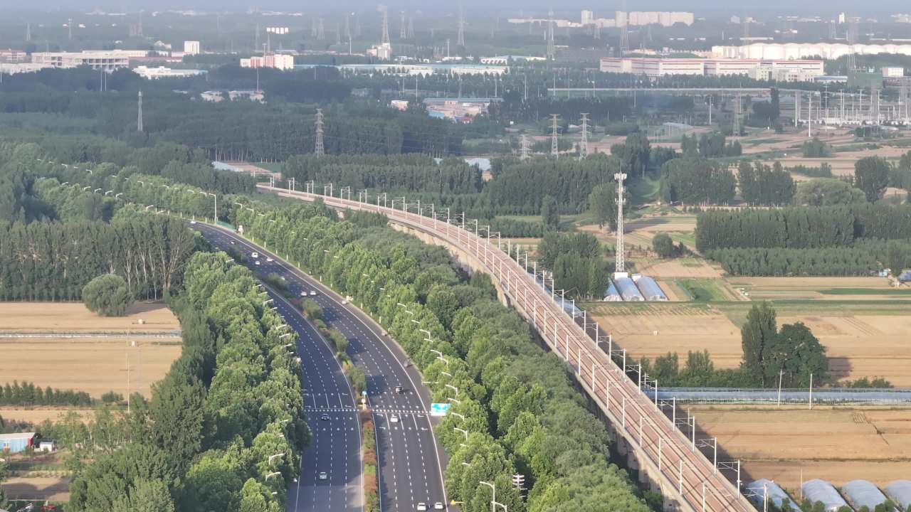 城乡交汇的交通走廊