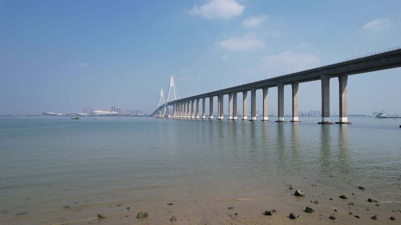 广东湛江湾大桥交通桥梁航拍