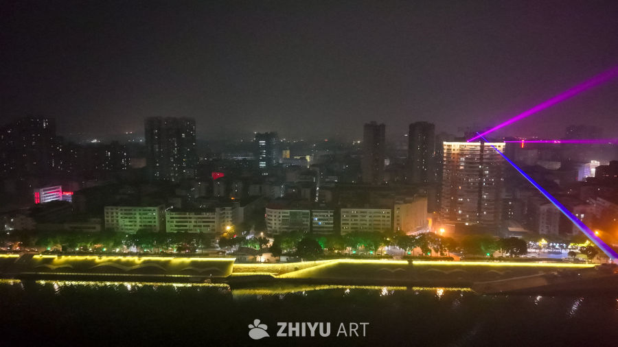 城市夜景与激光灯秀