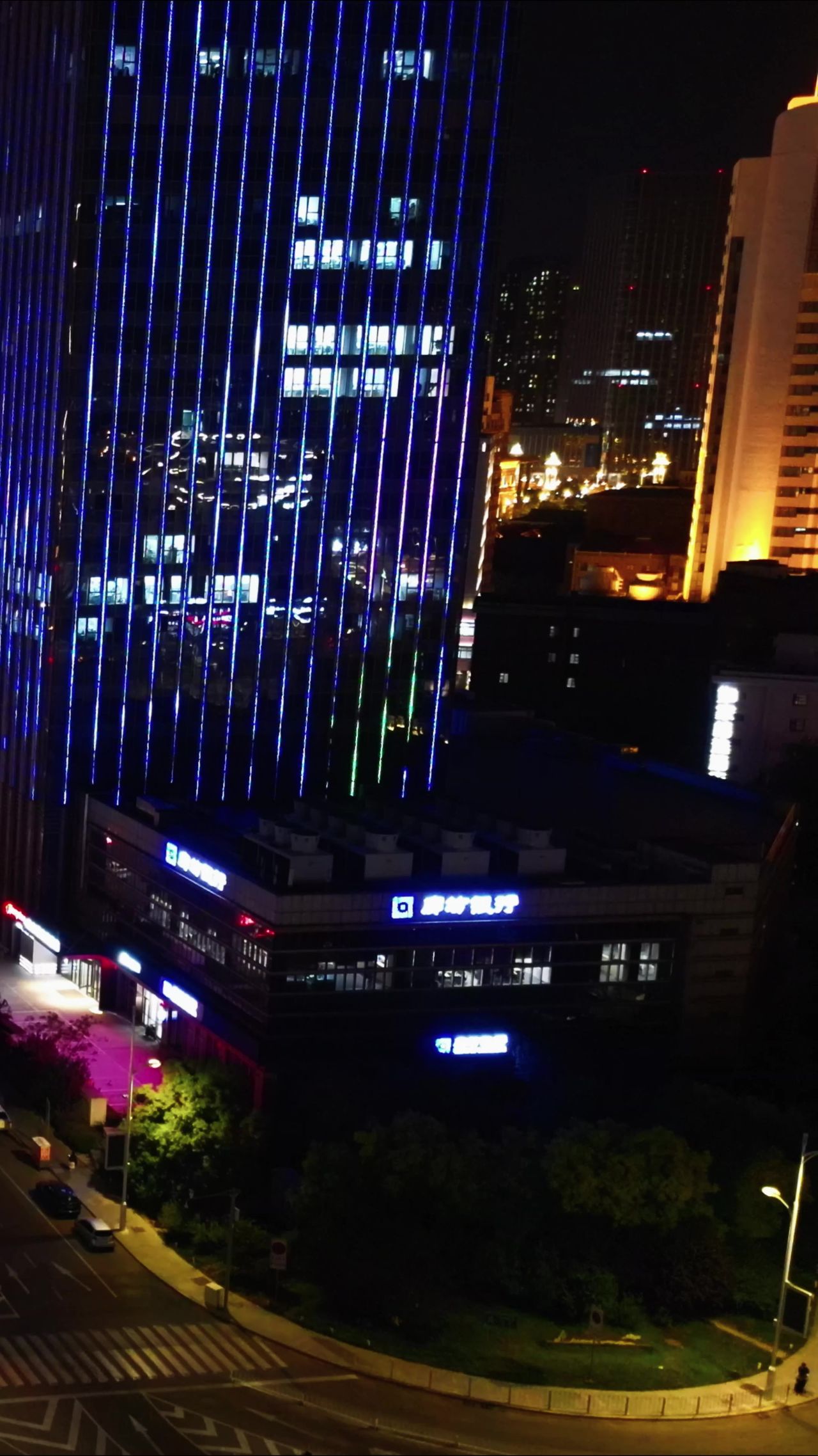 天津海河两岸夜景灯光竖屏航拍 