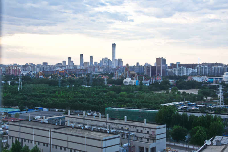 北京欢乐谷与国贸CBD同框
