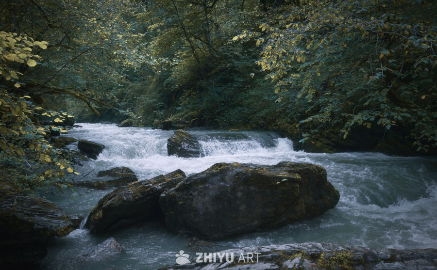 山间流水