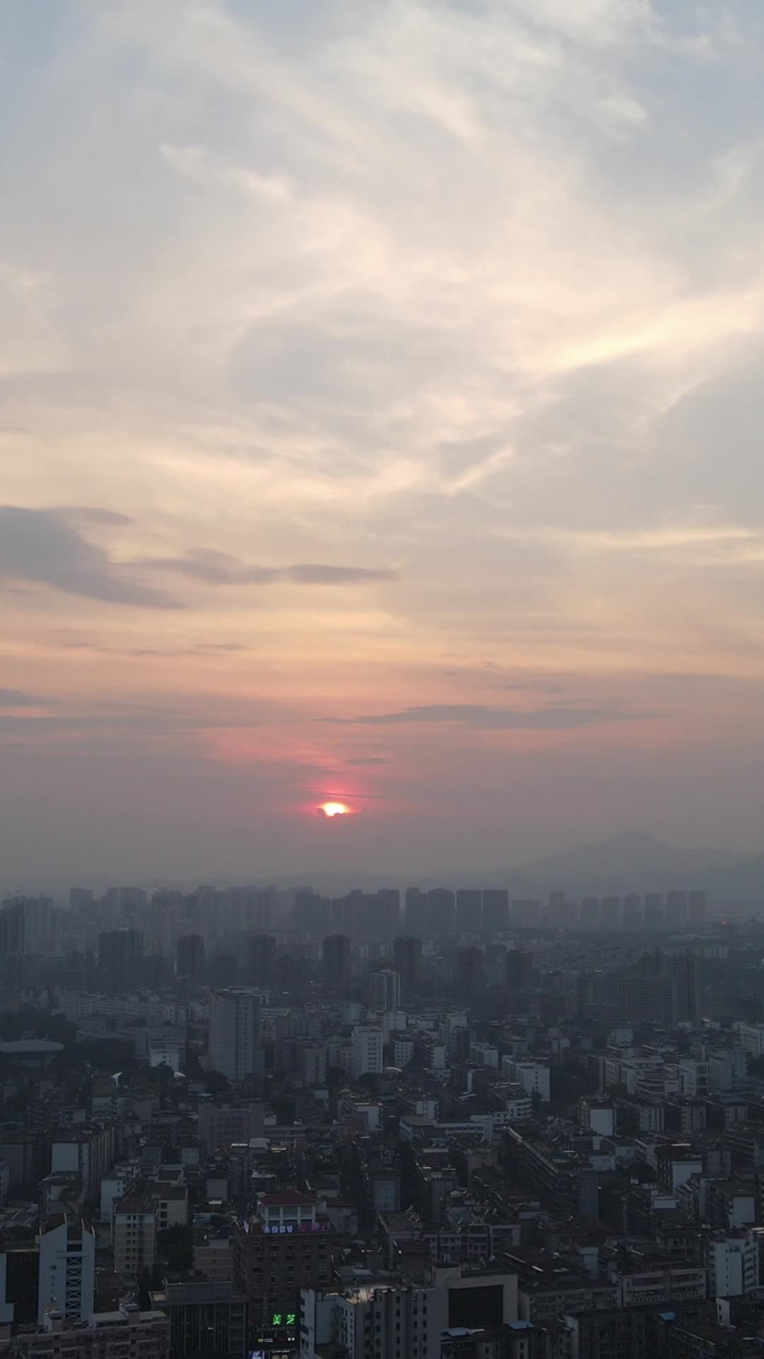 城市日落的宁静之美