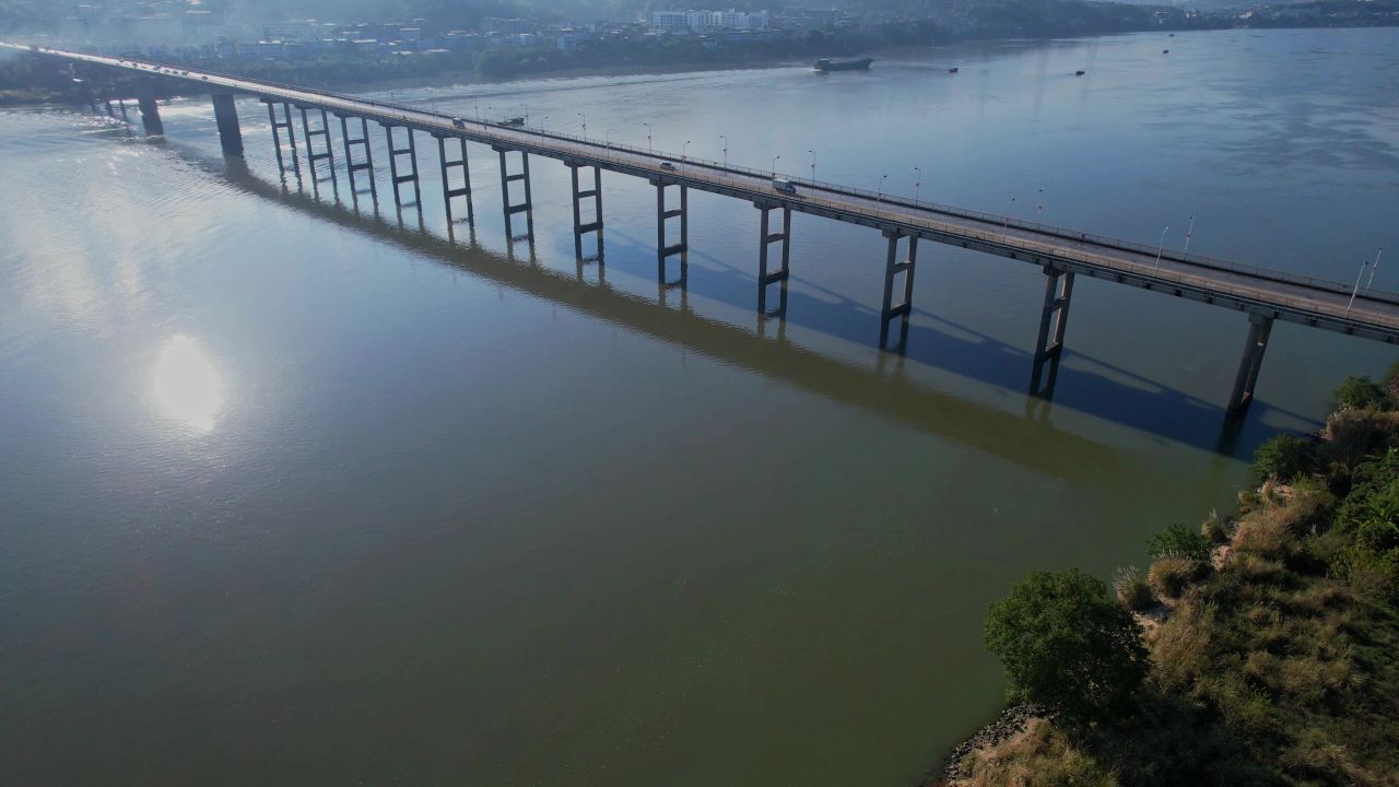 航拍福州闽侯大桥建筑风光 6