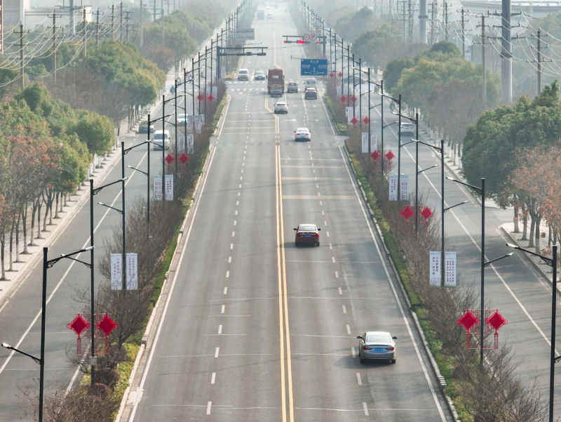 航拍昆山城镇道路风光新春氛围 5