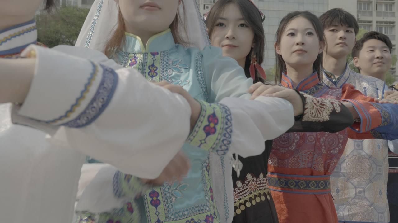 民族舞动：团结的旋律