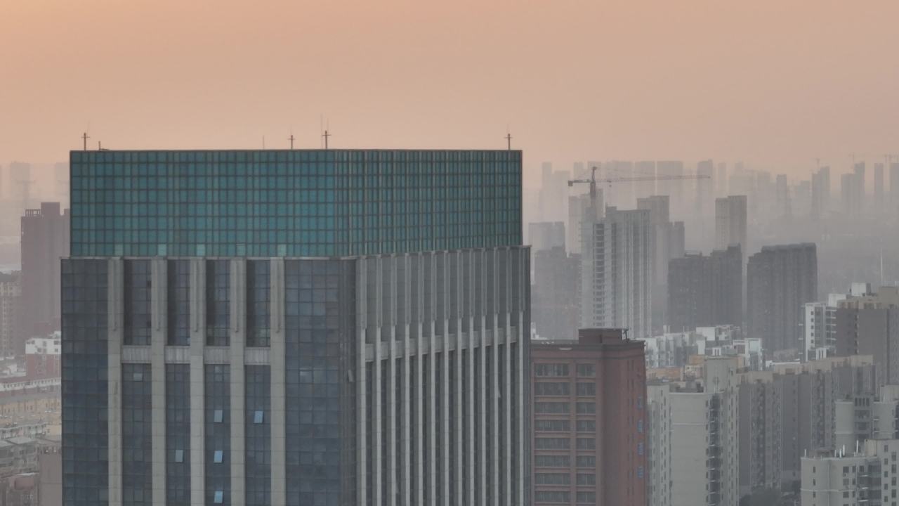 都市黄昏繁忙景象