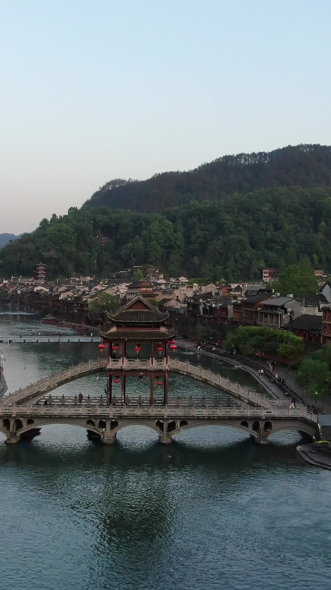 古桥静谧夜景