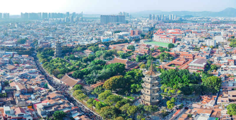 航拍福建泉州古城区建筑风光 19
