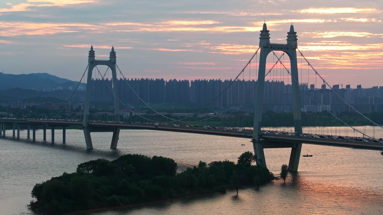 湖南长沙三汊矶大桥日落晚霞大气航拍