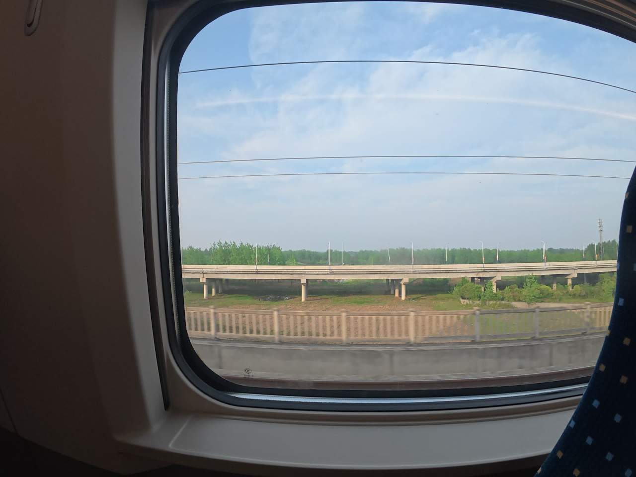 火车窗外的风景