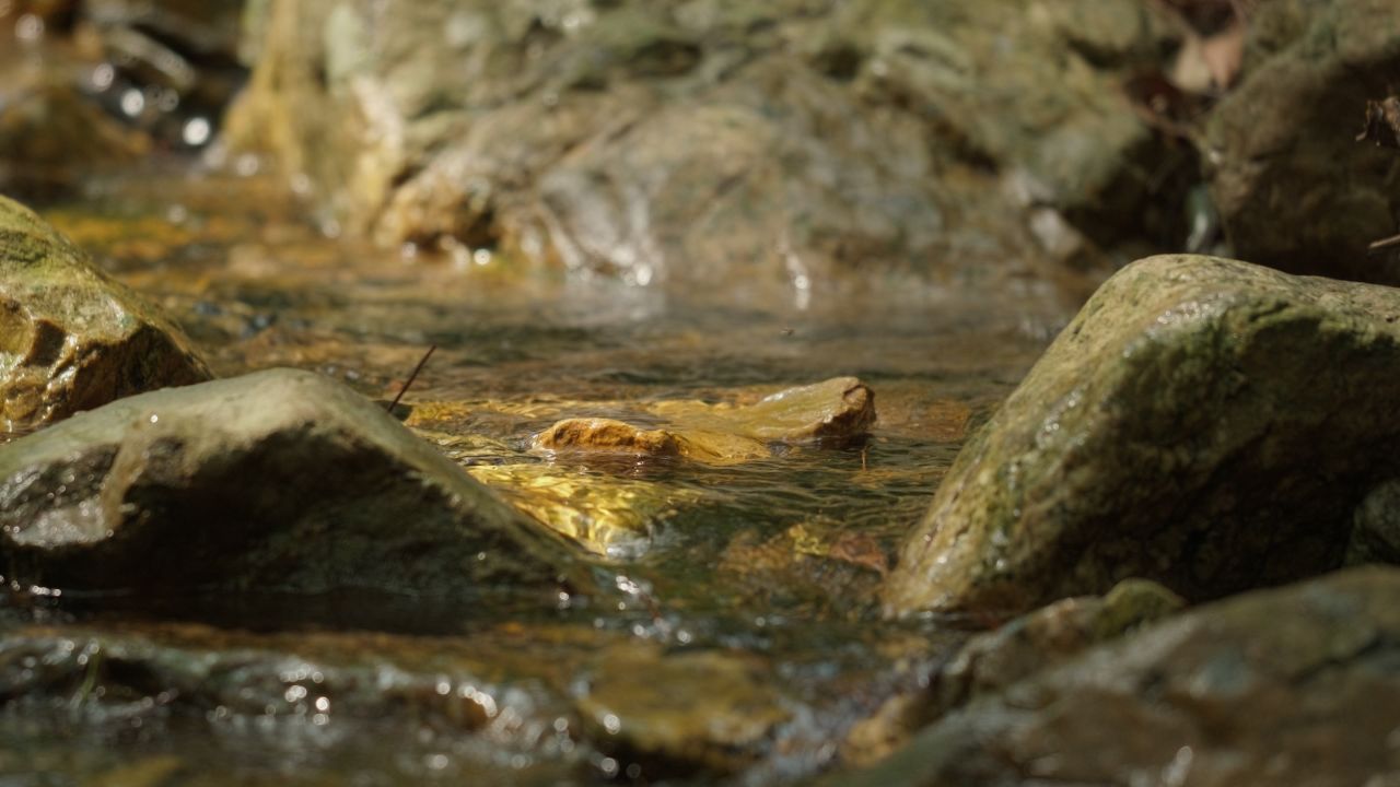 清澈山泉水温泉矿泉水小溪山涧 46