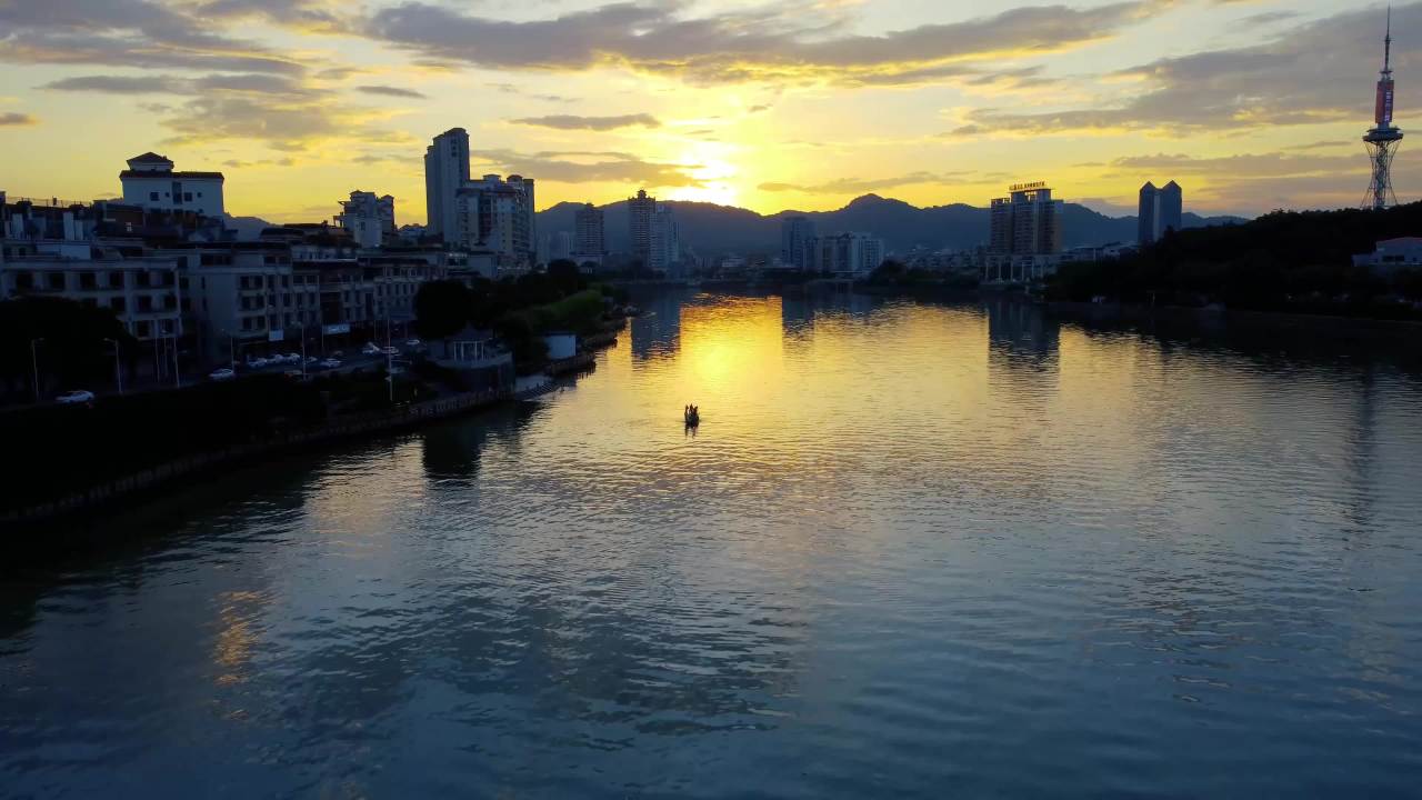 城市河流桥梁黄昏景象