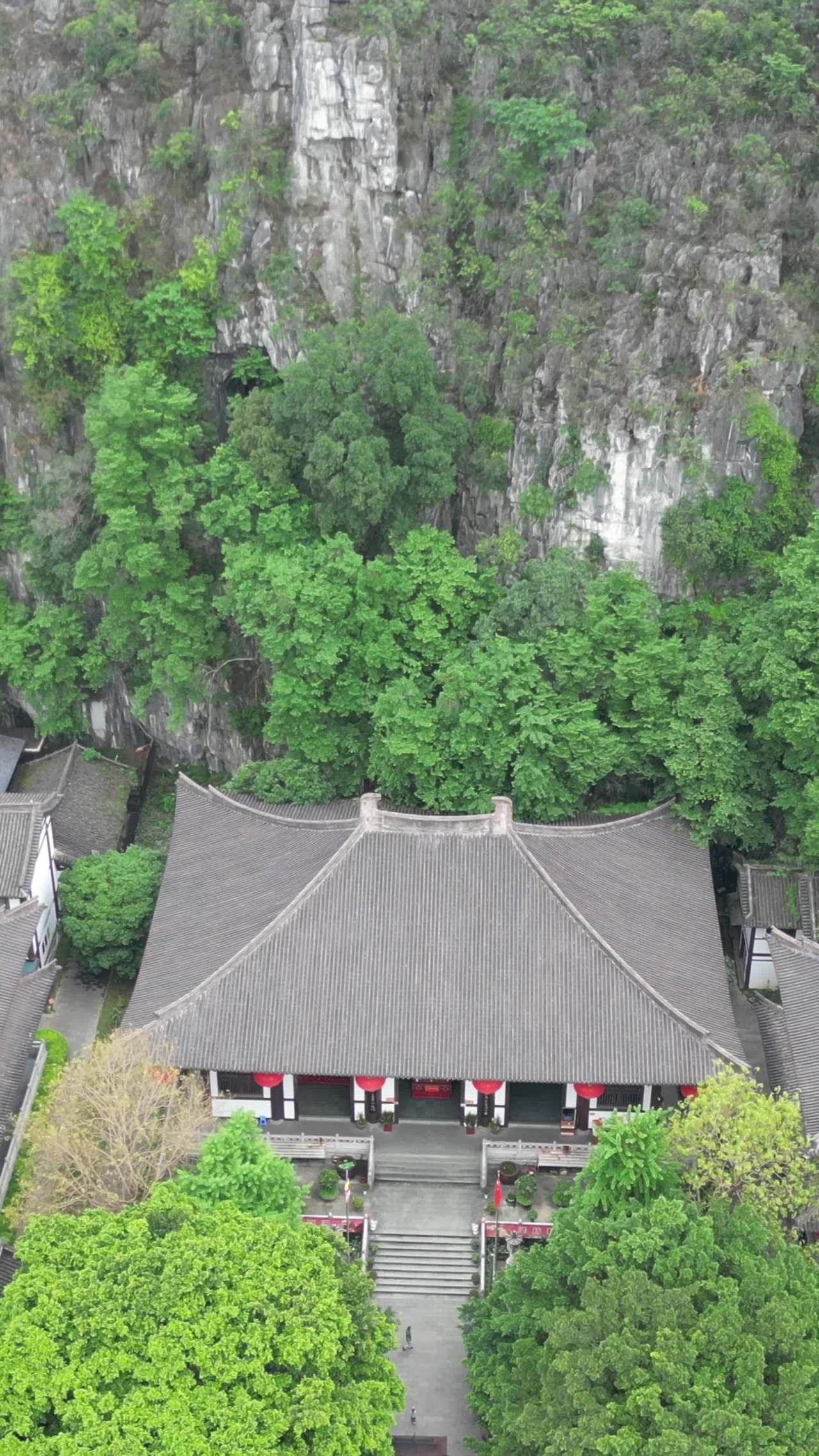 古韵山间庭院