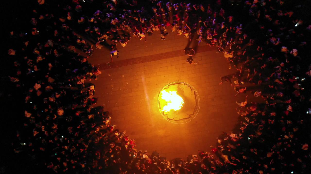篝火晚会集体户外狂欢航拍