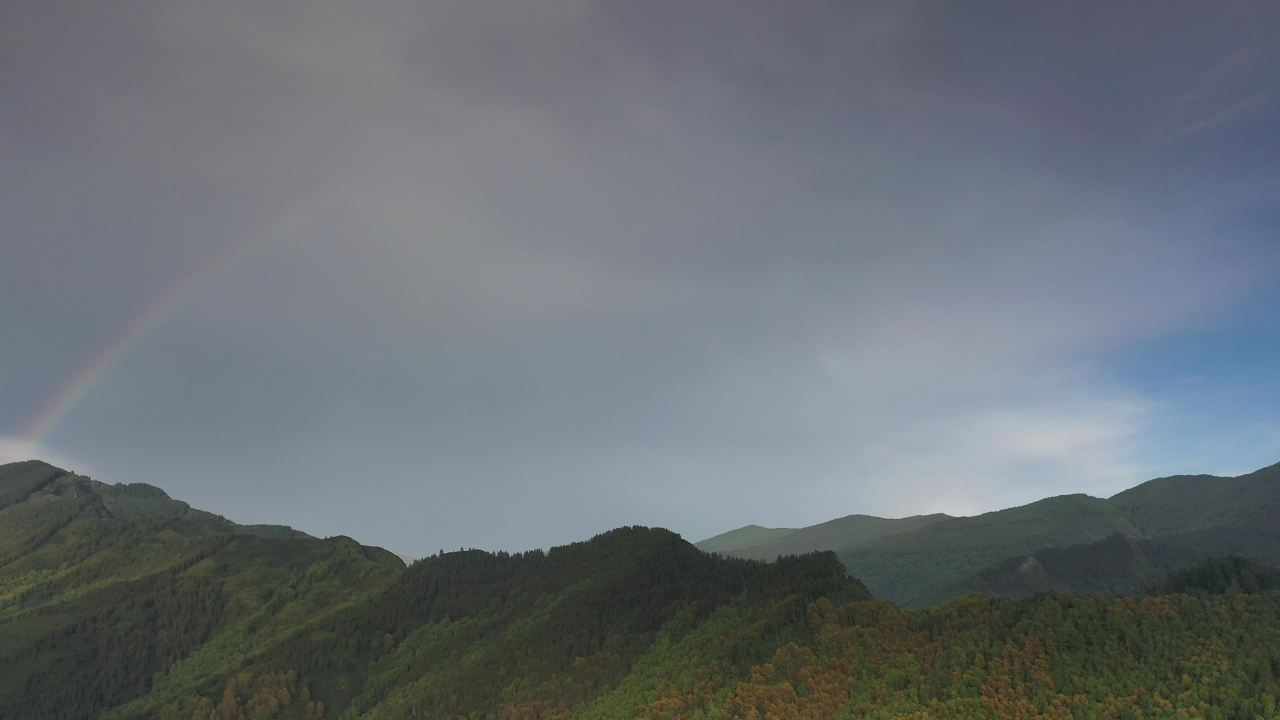彩虹山景