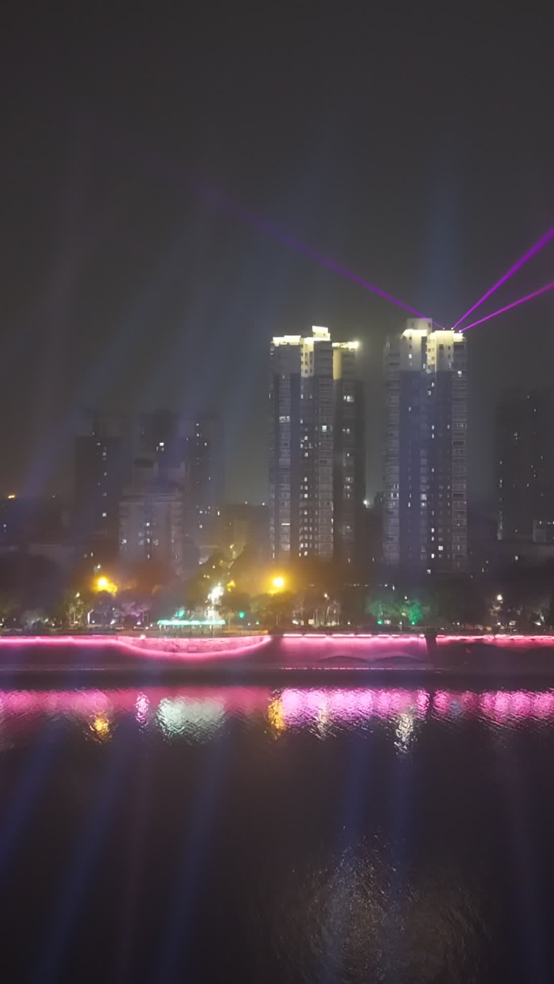 城市夜景激光秀