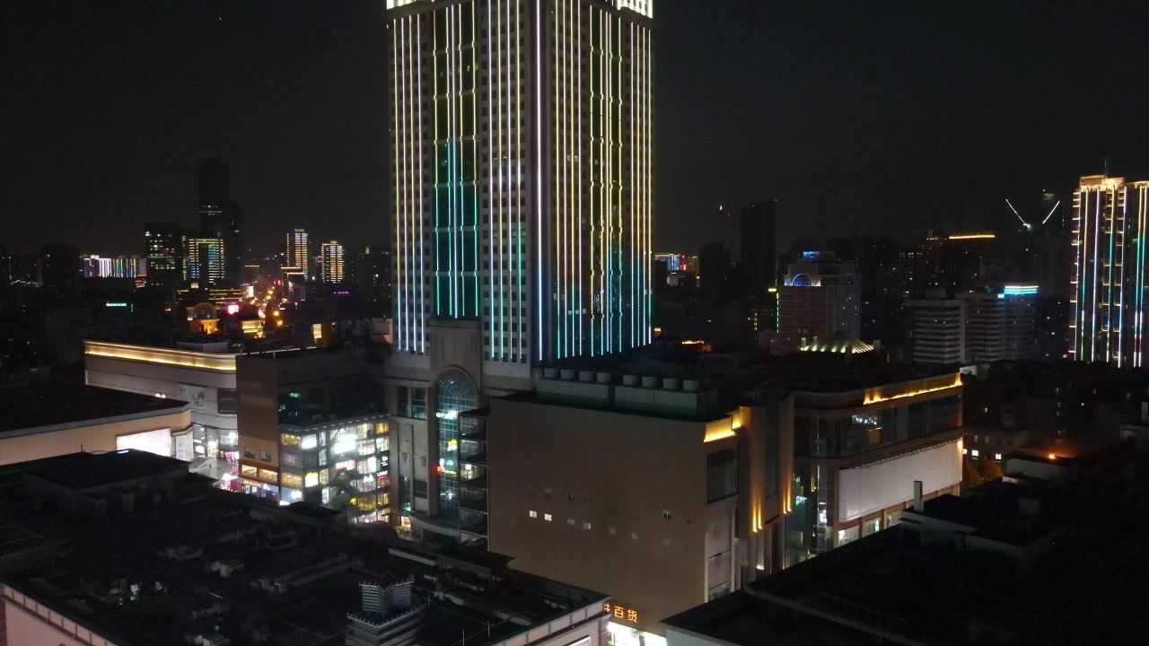 湖北武汉江汉路步行街夜景人流