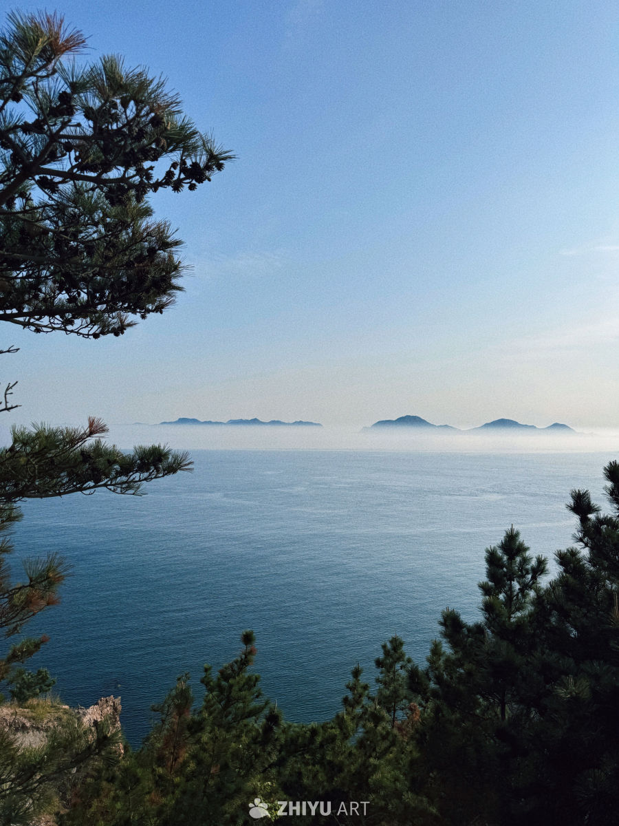 雾海浮峦入画屏