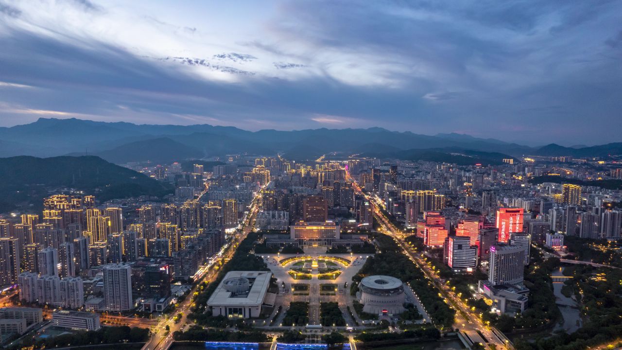 福建龙岩城市夜幕降临夜景灯光航拍延时8K