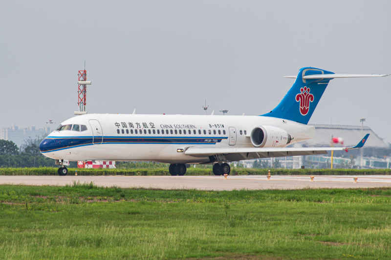 洛阳北郊机场小型客机飞机起降 14