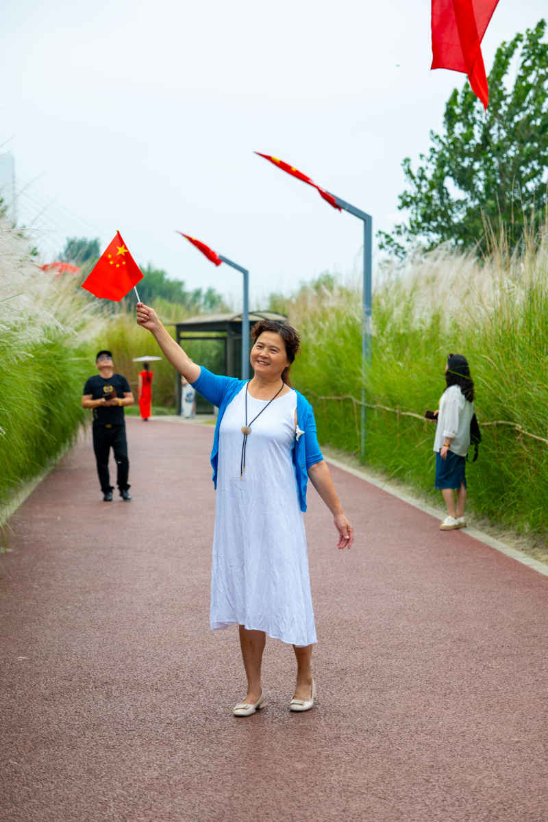 喜迎国庆 国庆 五星红旗迎风飘扬 人与自然 13