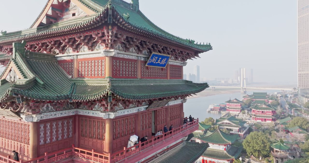 江西南昌滕王阁城市地标建筑航拍 6