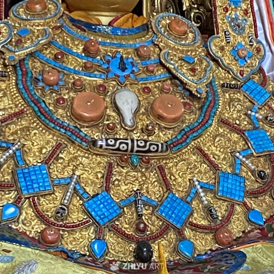 藏式华丽饰品特写