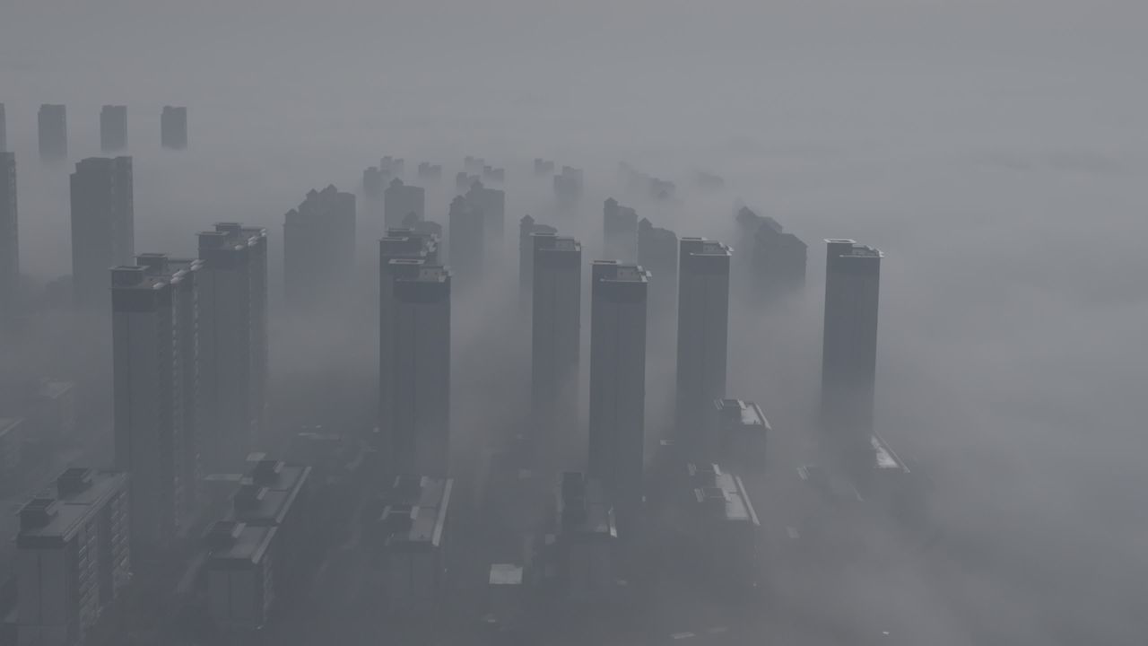 雾中城市
