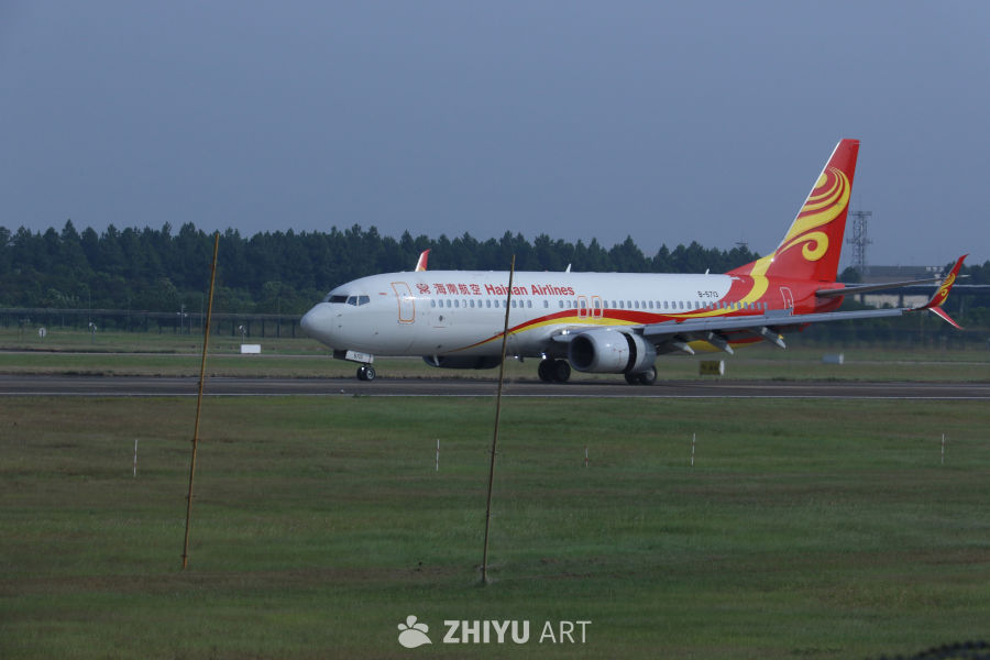 海南航空飞机准备起飞