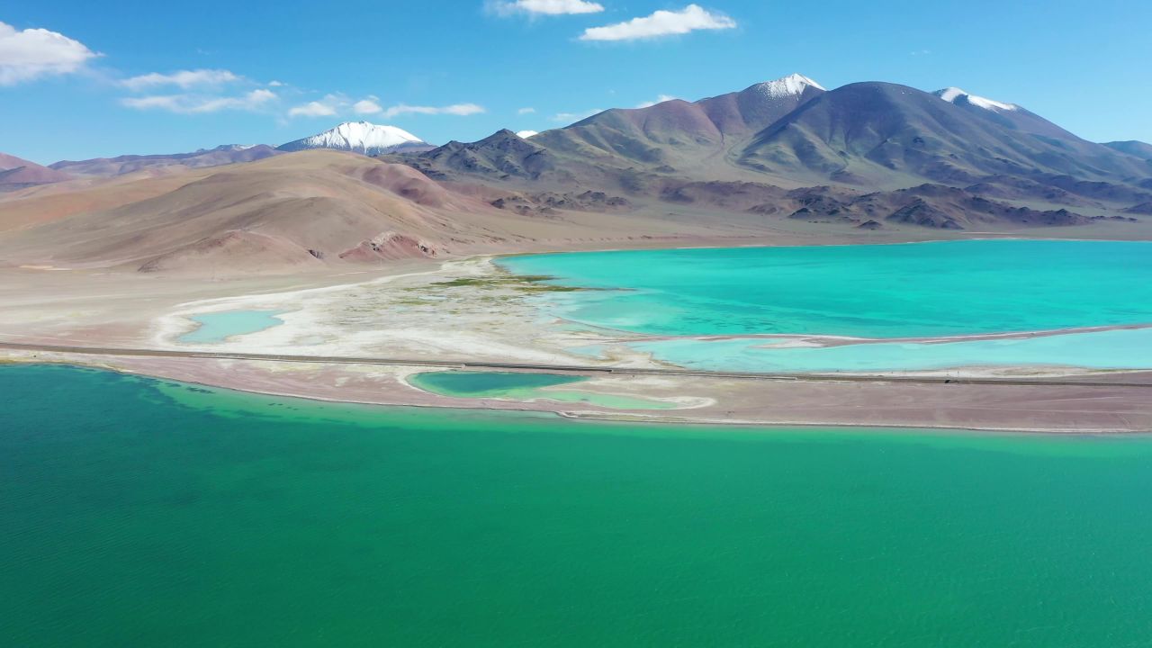 航拍西藏阿里物玛错和达绕错双湖