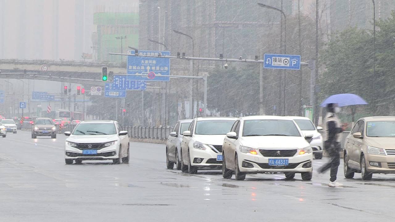 难得的成都城市雪景