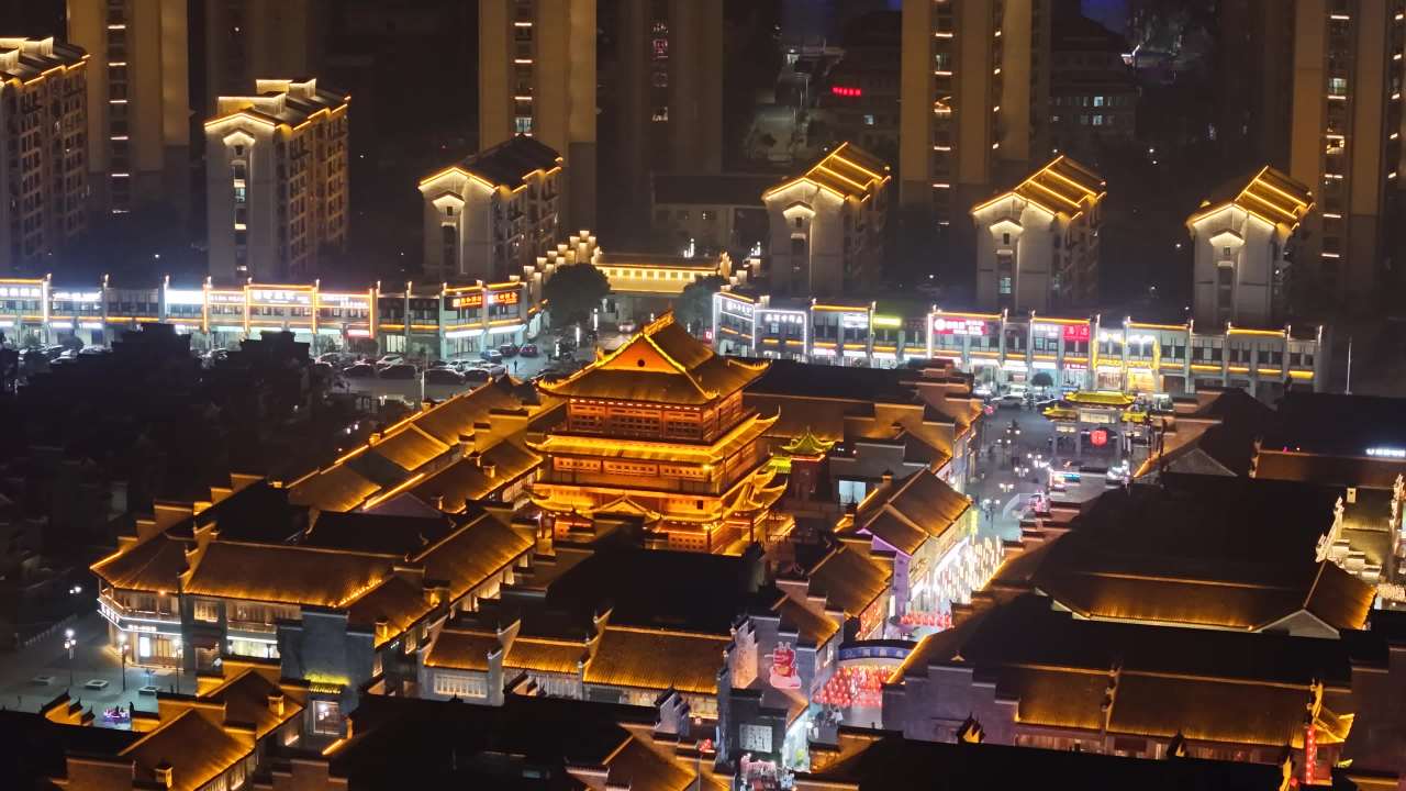 夜幕下的古建筑群